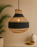 Håndlaget taklampe i rattan Nova fra Bali i naturfarget og svart rattan med moderne desig
