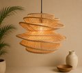 Håndlaget taklampe i rotting fra Bali.
